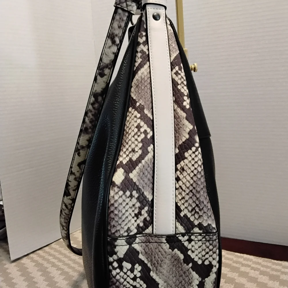 Coach Harley Hobo Black Pebbled Leather With Embossed Snake Trim - Picture 5 of 9